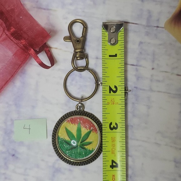 Handmade Leaf Keychain - Picture 2 of 4
